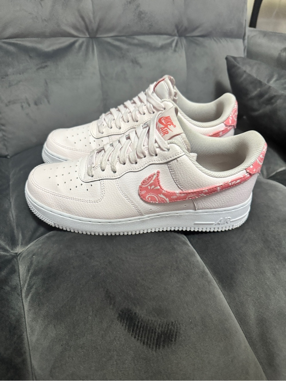 Nike Air Force 1 Low in Pale Pink with Coral Accents - Picture 2 of 3